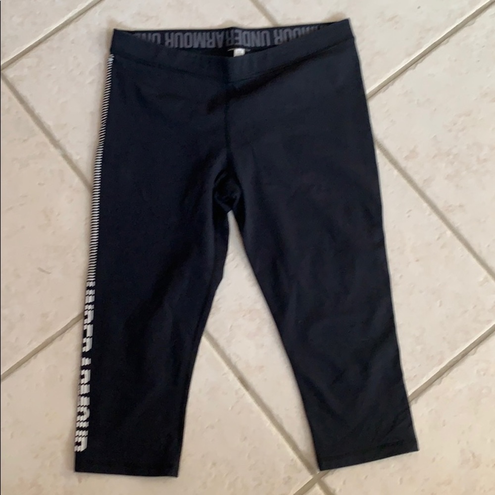 Under armour capris. Size L